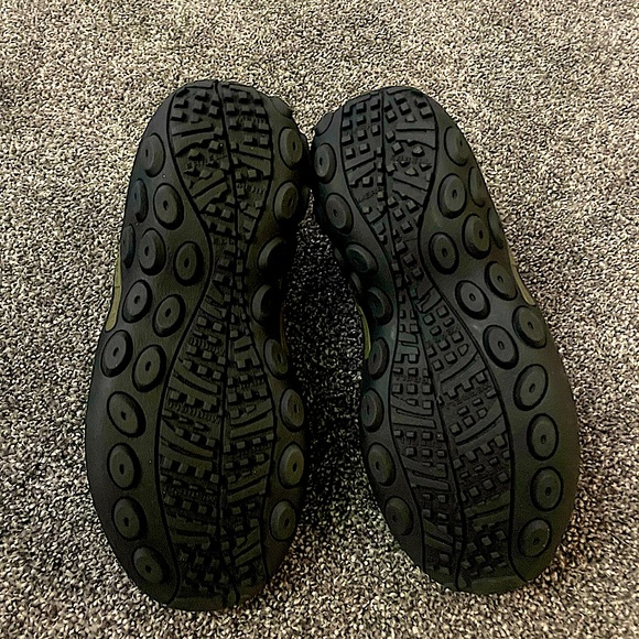 Black Merrell women’s shoes. Amazing grip on the bottom! - Picture 2 of 3